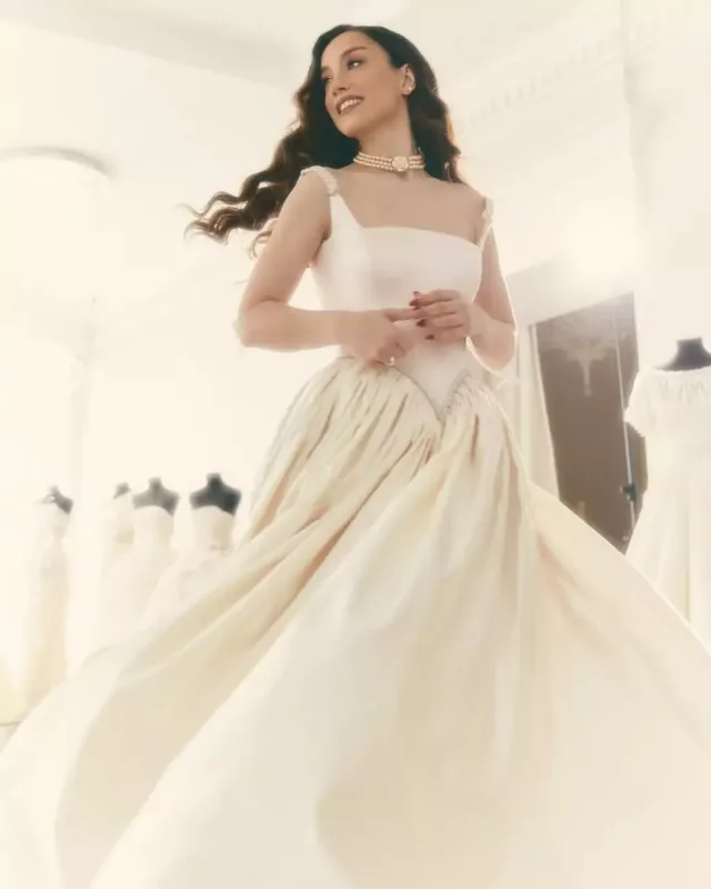 Gizlincə ikinci dəfə ərə getdi - Foto/Video