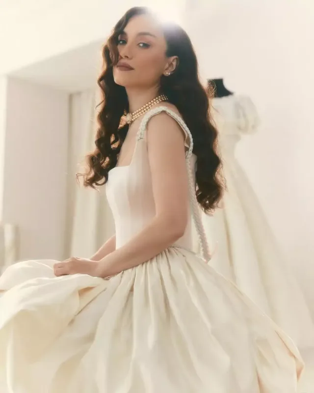 Gizlincə ikinci dəfə ərə getdi - Foto/Video