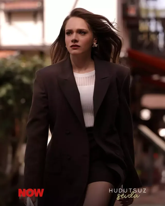 Baş rol olduğu layihədən ayrılır