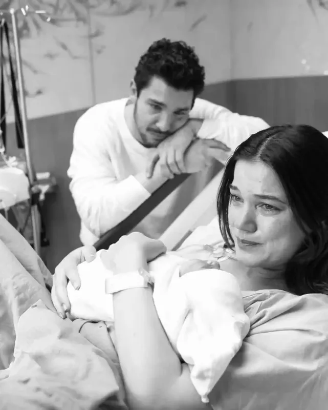 Kaan və Pınardan oğulları ilə ilk şəkil!