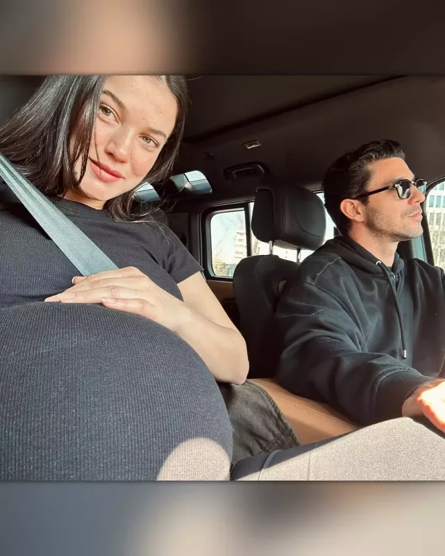 Kaan və Pınardan oğulları ilə ilk şəkil!