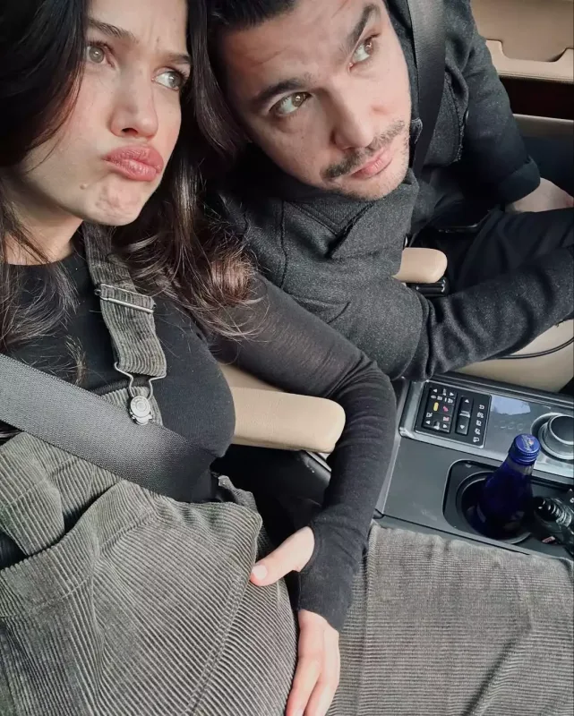 Kaan və Pınardan oğulları ilə ilk şəkil!