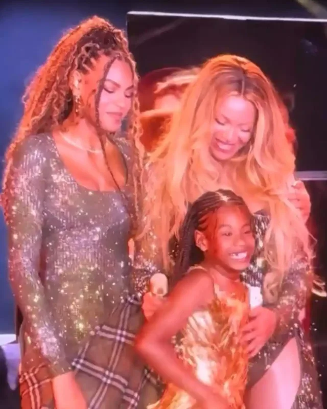 Qızları Beyonsla səhnəyə çıxıb mahnı oxudular - Foto/Video