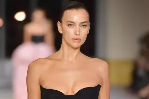 İrina Şeyk alt paltarında pozalar verdi - Fotolar