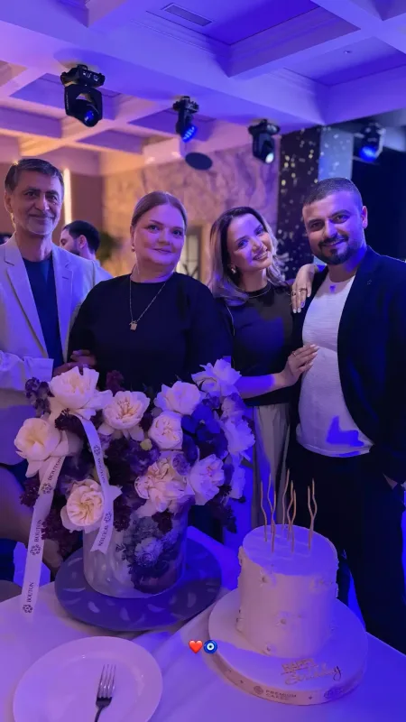 Aysel bunun üçün ailəsi ilə bir araya gəldi