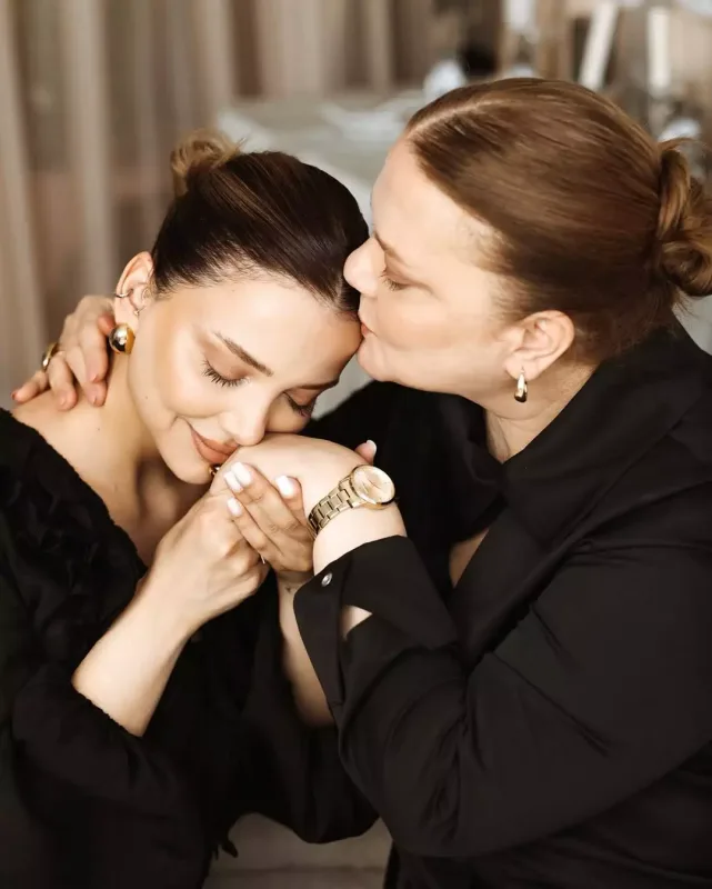 Aysel bunun üçün ailəsi ilə bir araya gəldi