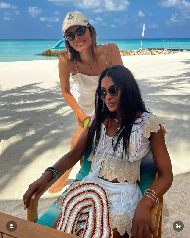 Naominin uşaqları və milyonçu “sevgilisi” ilə Maldiv tətili