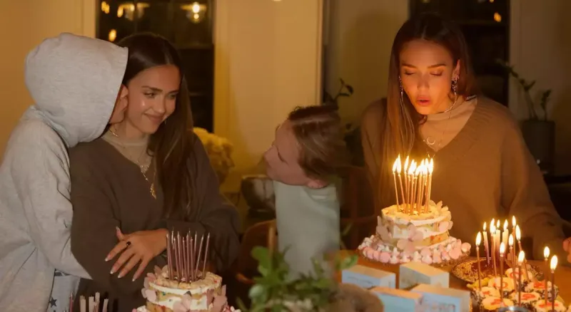 20 ildən sonra ilk dəfə ad gününü tək qeyd etdi - Fotolar