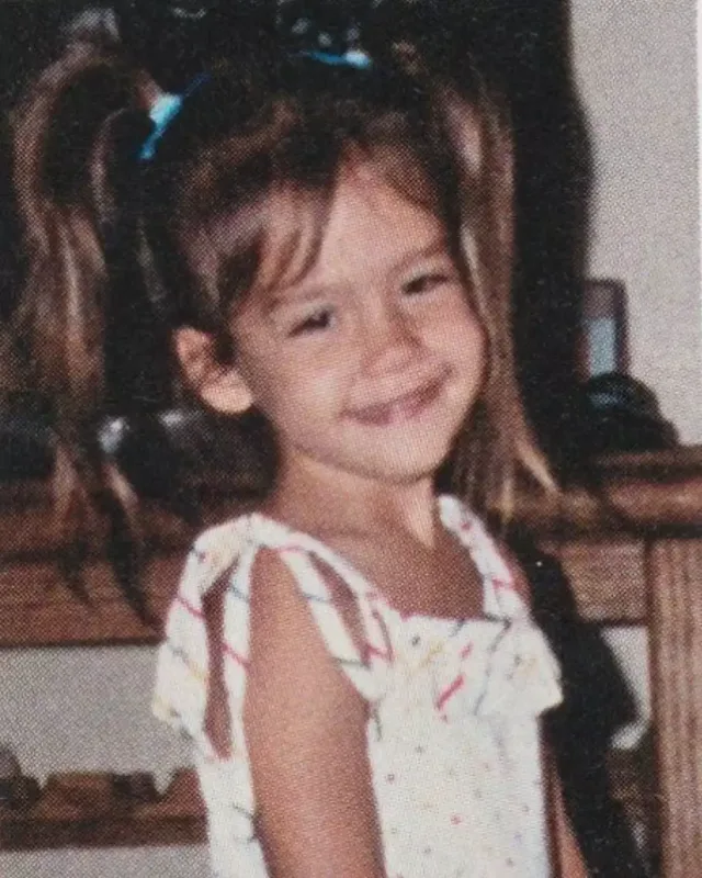 20 ildən sonra ilk dəfə ad gününü tək qeyd etdi - Fotolar