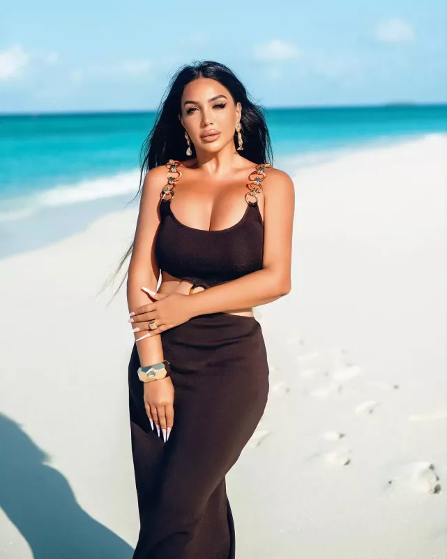 “Üzümdəki dolğuları əritdirdim”