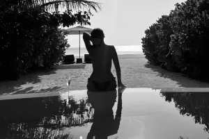 Hadisedən yarıçılpaq şəkil