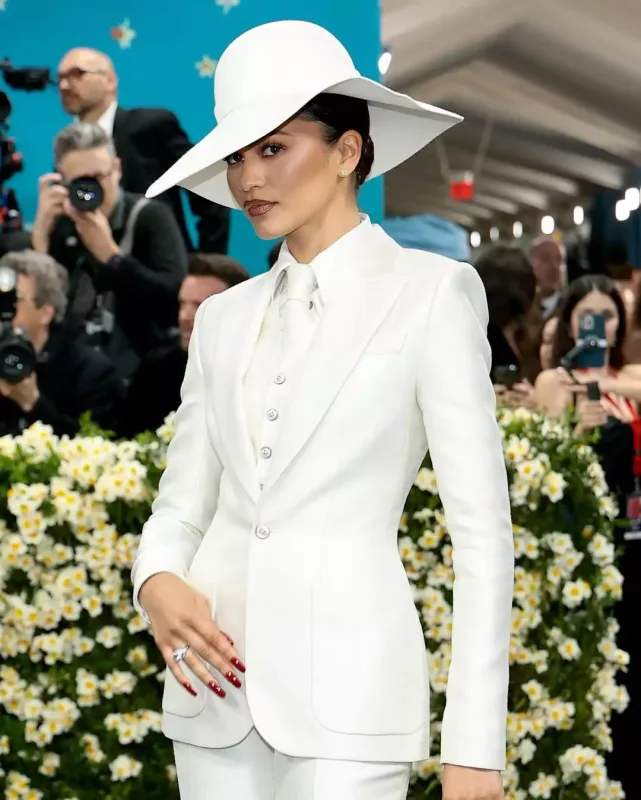 “Met Gala”da eyni “look”!