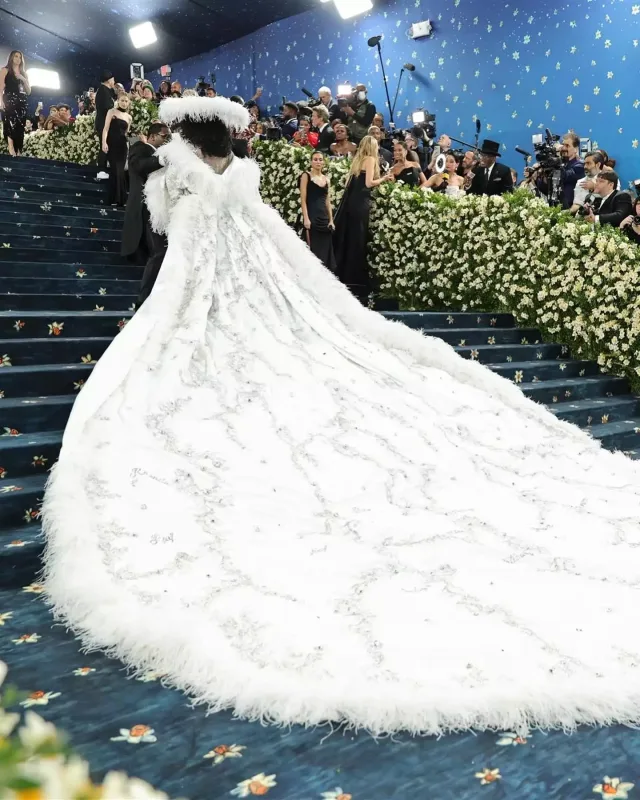 “Met Gala”dan maraqlı görüntülər... - Yenilənib