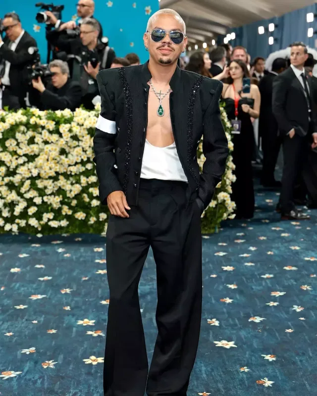 “Met Gala”dan maraqlı görüntülər... - Yenilənib