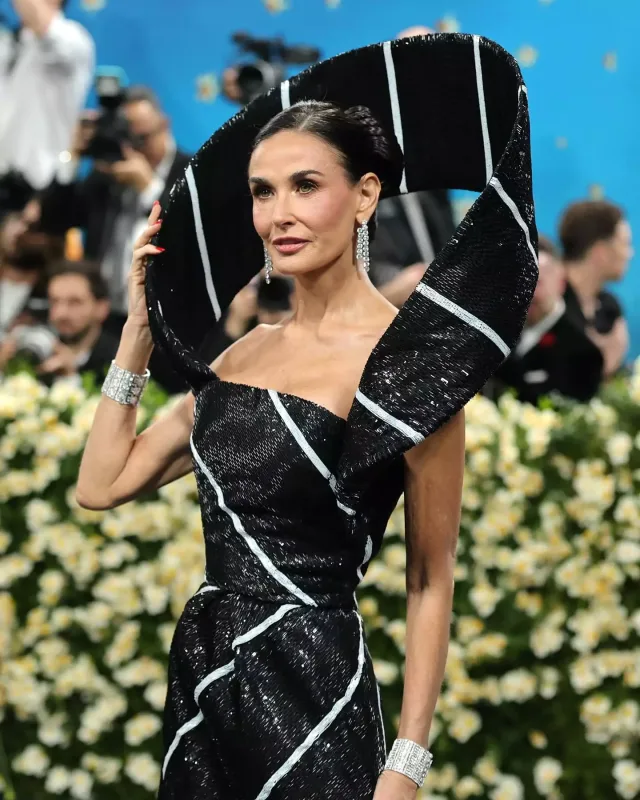 “Met Gala”dan maraqlı görüntülər... - Yenilənib