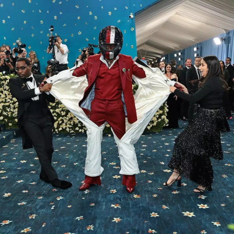 “Met Gala”dan maraqlı görüntülər... - Yenilənib