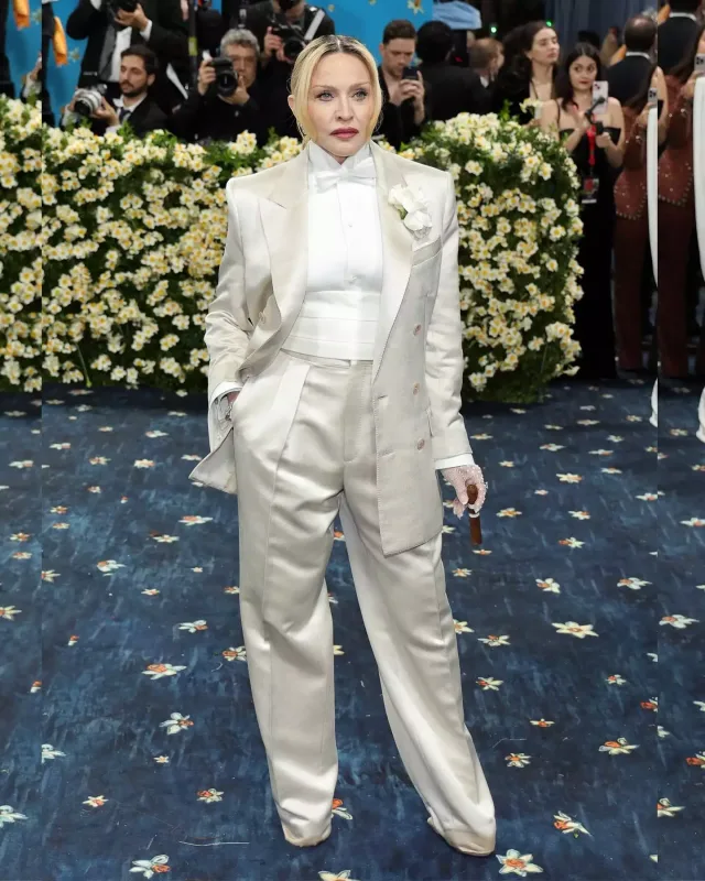 “Met Gala”dan maraqlı görüntülər... - Yenilənib