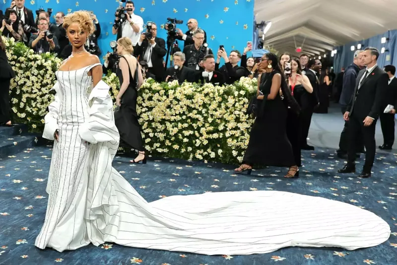 “Met Gala”dan maraqlı görüntülər... - Yenilənib