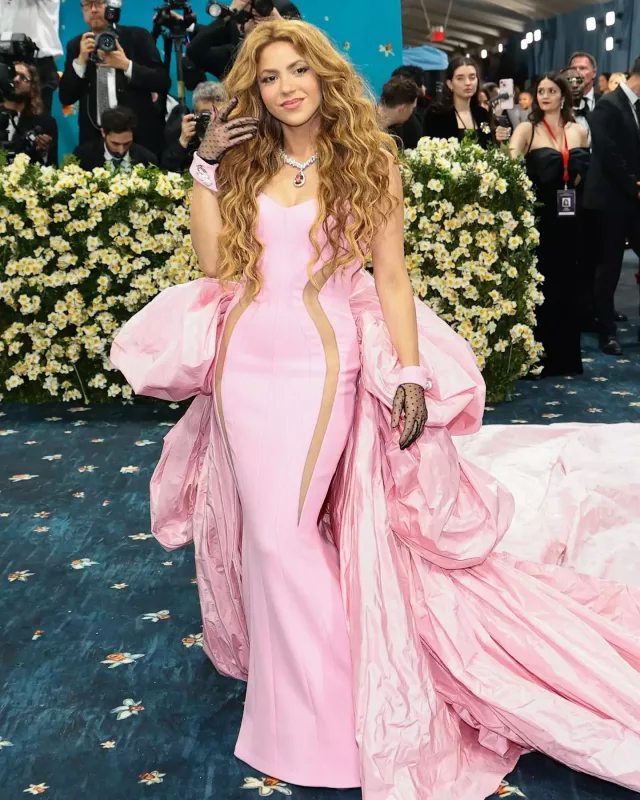 “Met Gala”dan maraqlı görüntülər... - Yenilənib