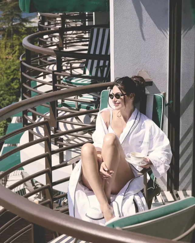 Nəsrindən eyvanda çəkiliş...