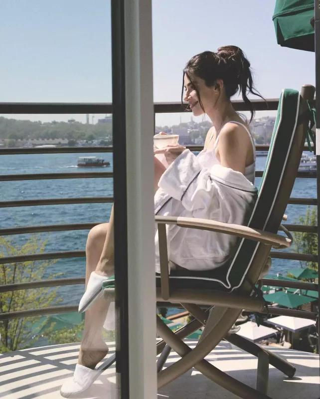 Nəsrindən eyvanda çəkiliş...