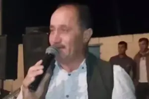 Onunla toya getməyən müğənnini bıçaqladı