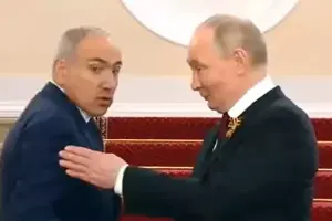 Paşinyan yenə gülməli vəziyyətə düşdü - Video