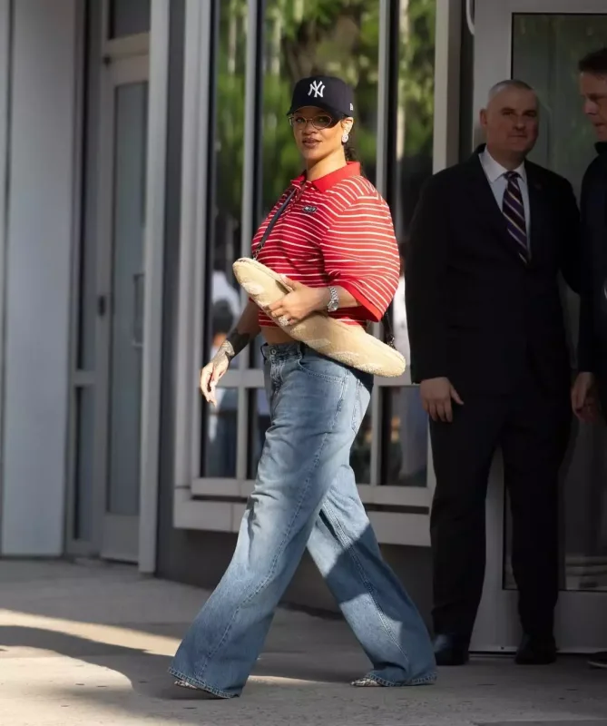 Rihannanın hamiləlik tərzi diqqət çəkdi