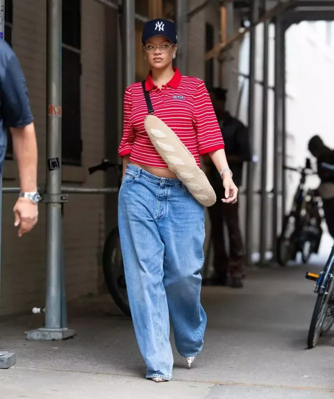 Rihannanın hamiləlik tərzi diqqət çəkdi