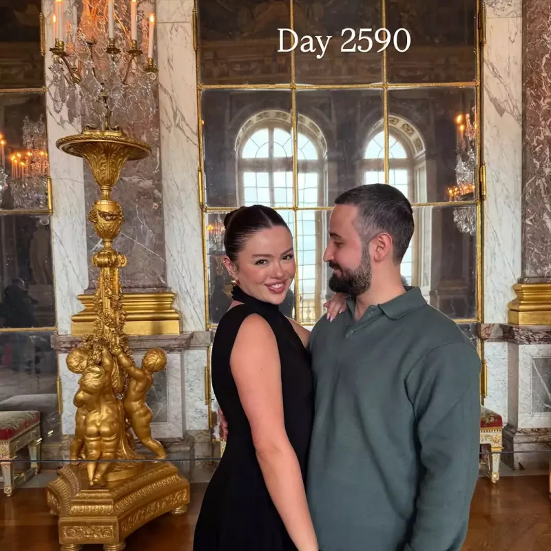 Nəcibə nişanlısı ilə paylaşım etdi