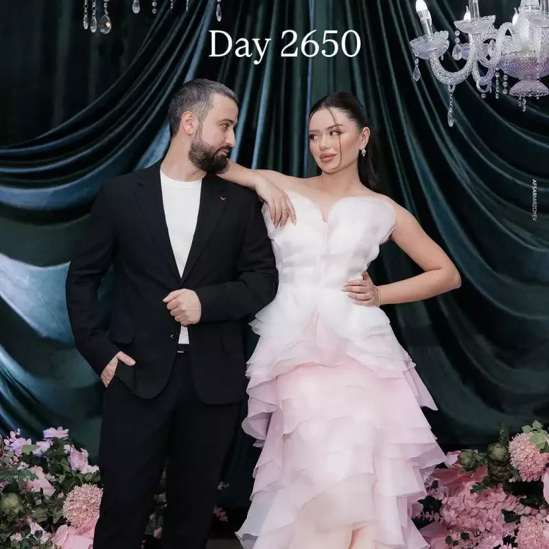 Nəcibə nişanlısı ilə paylaşım etdi