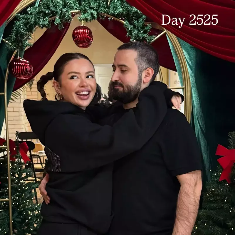 Nəcibə nişanlısı ilə paylaşım etdi