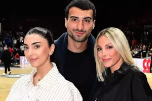 Mahir bacısı və sevgilisi ilə…