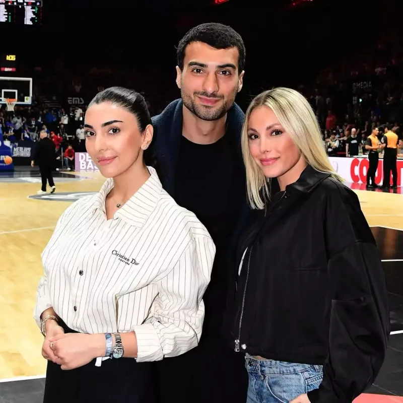 Mahir bacısı və sevgilisi ilə…