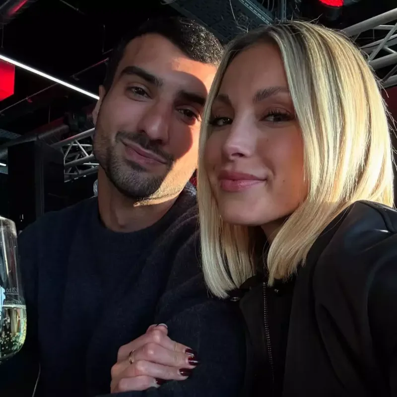 Mahir bacısı və sevgilisi ilə…