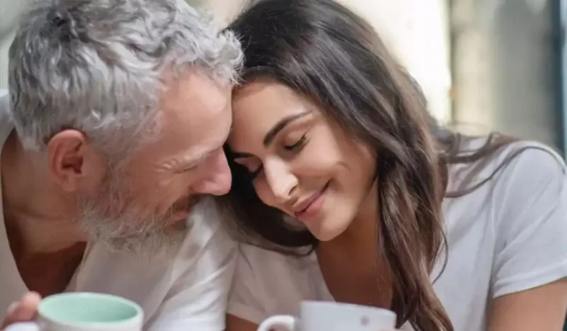 Özündən 24 yaş böyük sevgilisini narahat etdi - Həbs olundu