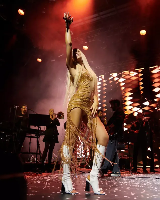 Gülşen yenə öz tərzində...