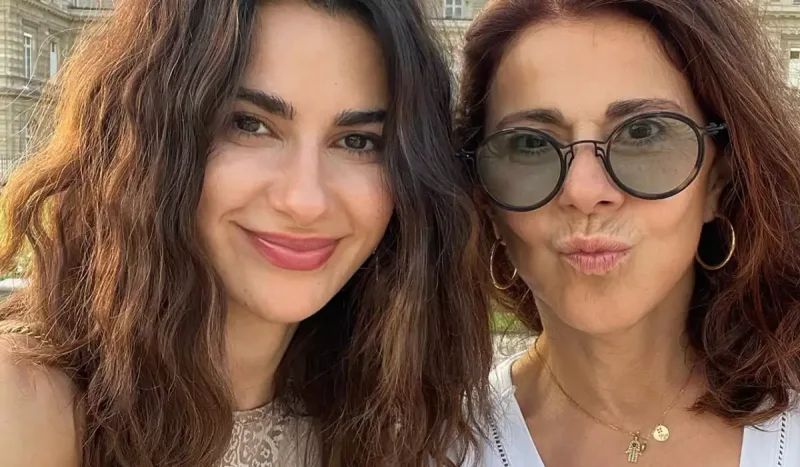 Nəsrin anasını paylaşdı