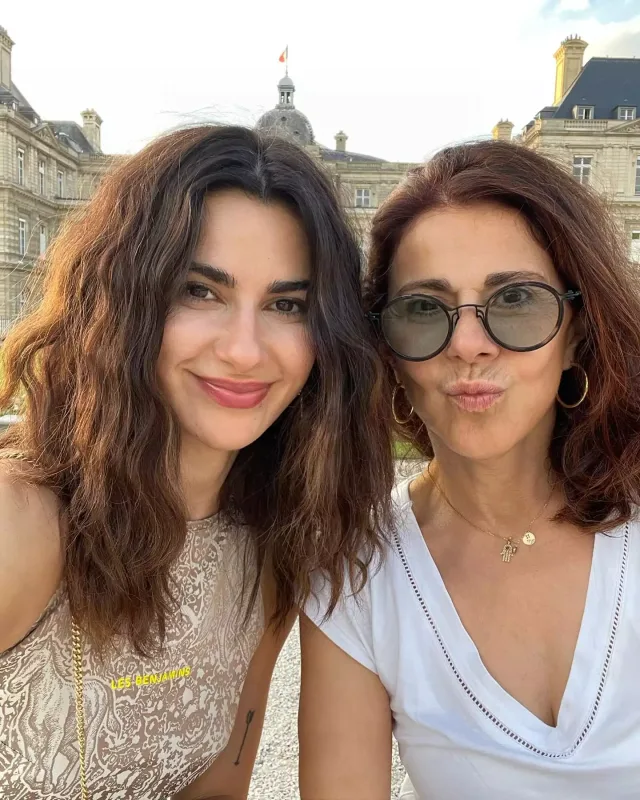 Nəsrin anasını paylaşdı