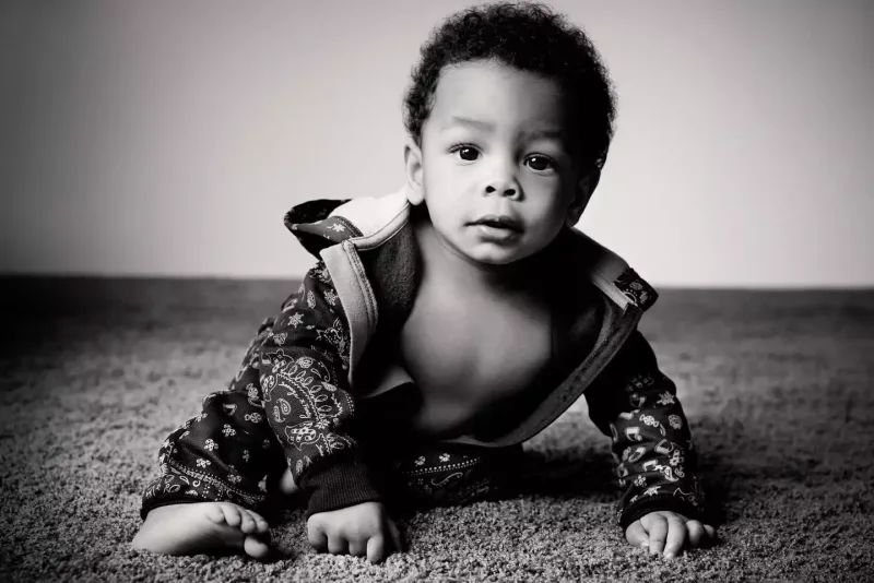 Rihanna uşaqlarına dayə tutmayıb