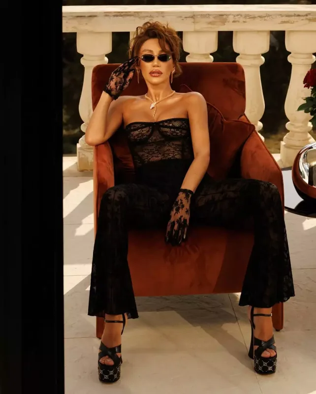 Röya Ayxandan iddialı fotosessiya!