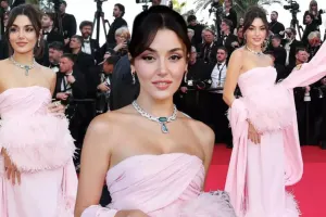 Hande Erçel qırmızı xalıda!