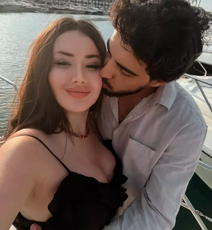 Aysel həyat yoldaşı ilə