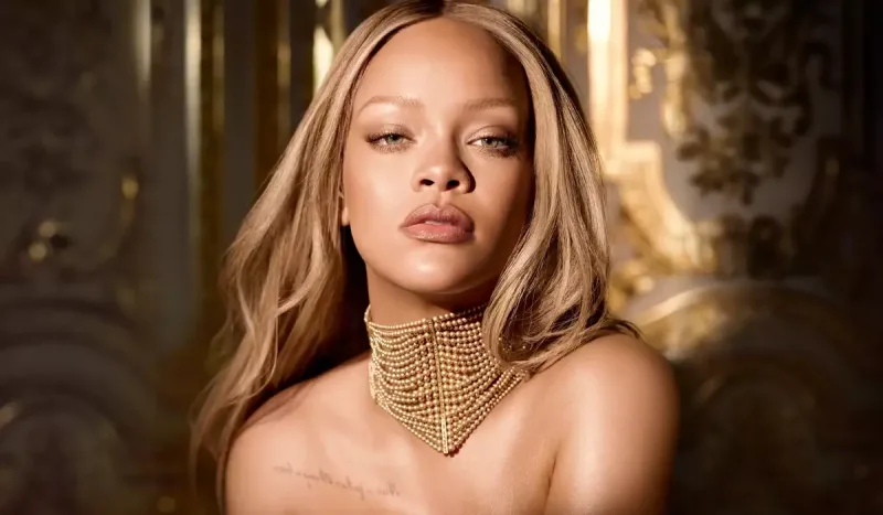 Rihanna sənətə qayıdır!