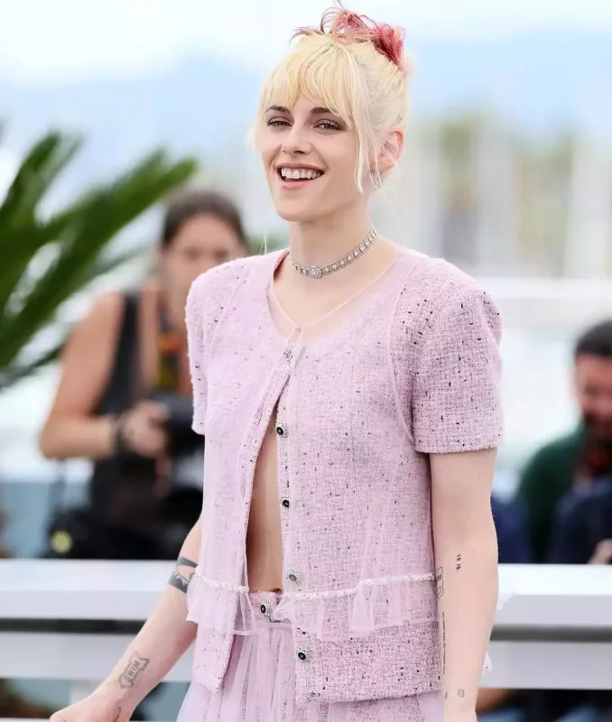 Kristen Stevart qırmızı xalıda