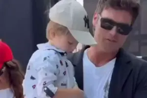 Kıvanç oğlu ilə görüntüləndi