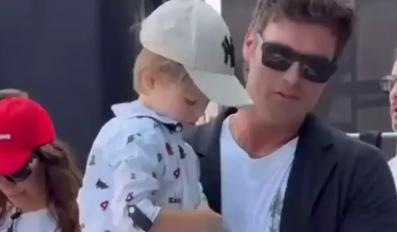 Kıvanç oğlu ilə görüntüləndi