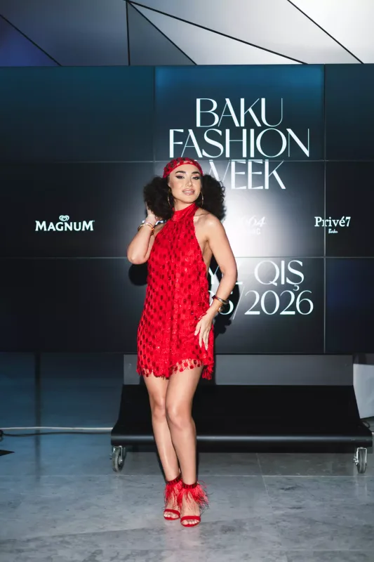 Serenayla Mehin eyni libasda!