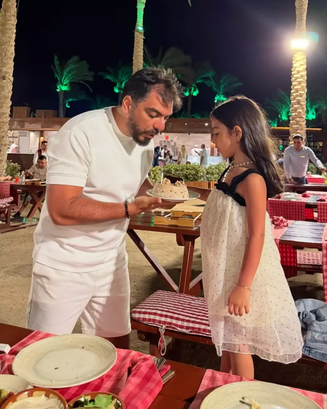 Yaşardan qızı ilə fotolar