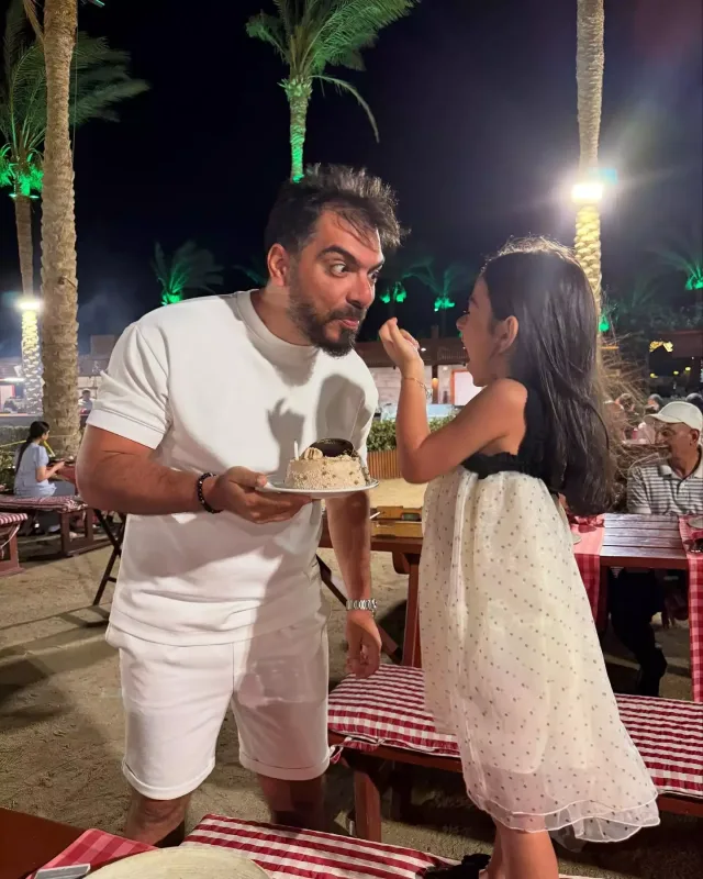 Yaşardan qızı ilə fotolar